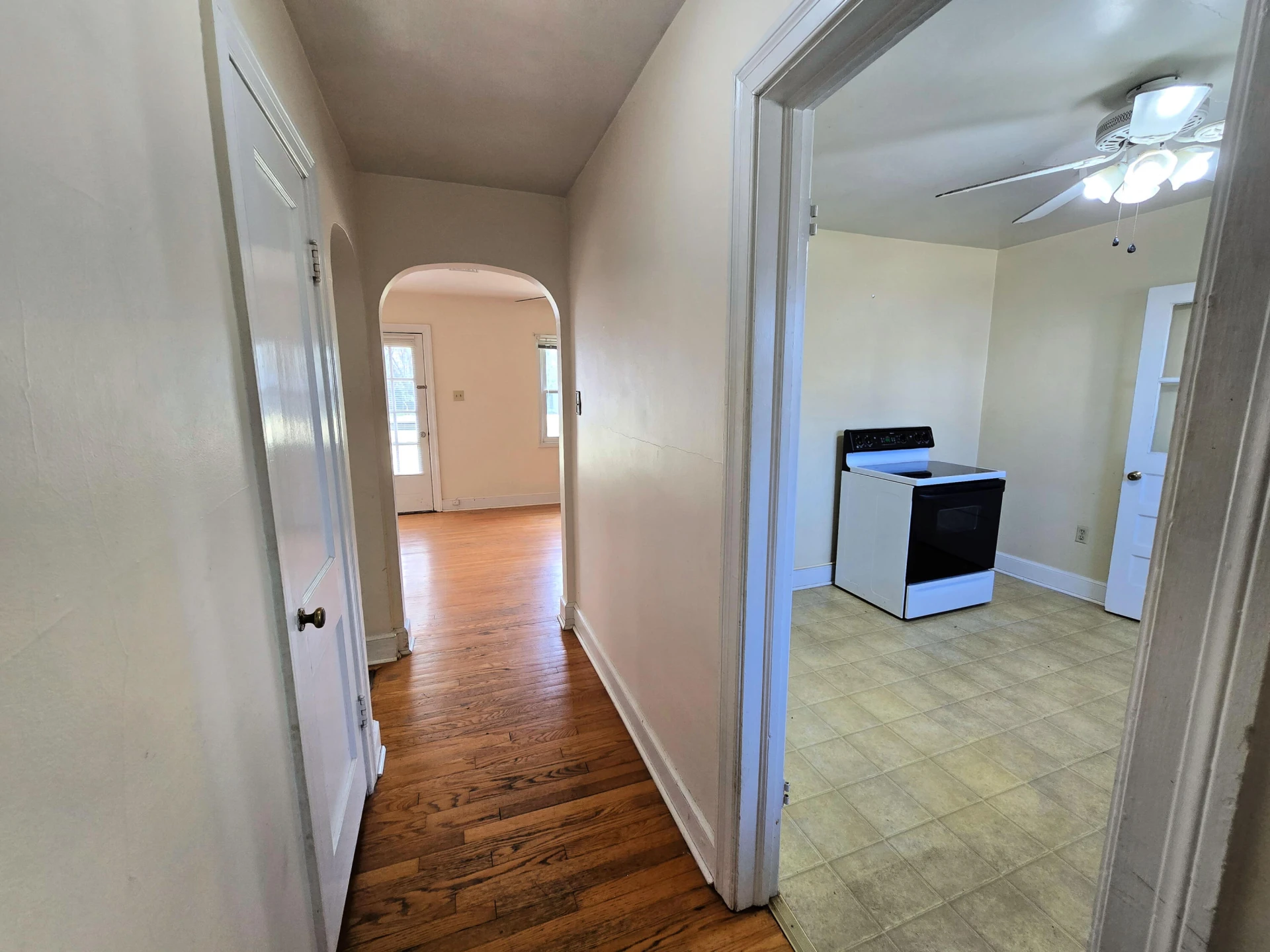 914 Whitney AVE - Photo 5