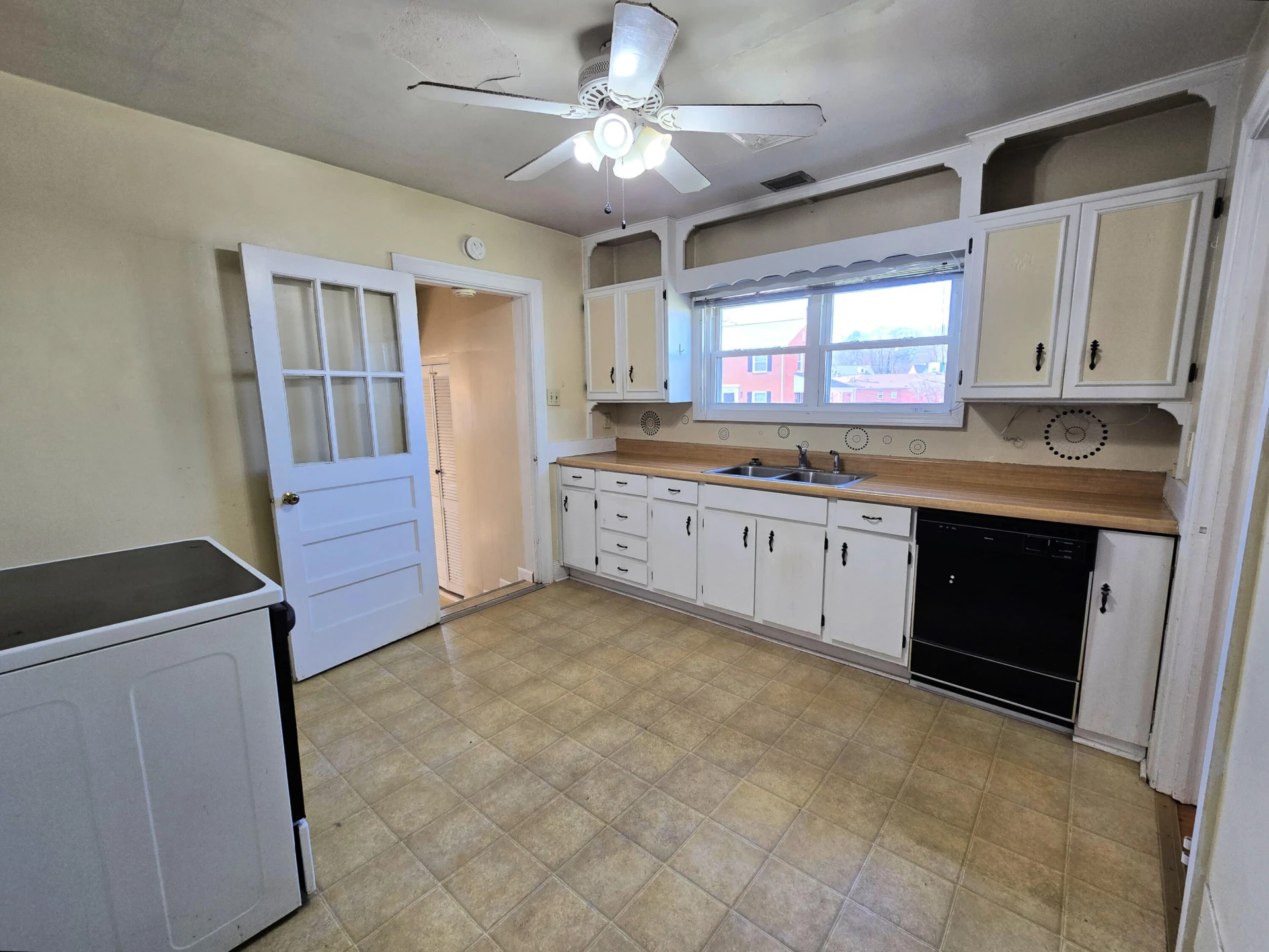 914 Whitney AVE - Photo 6