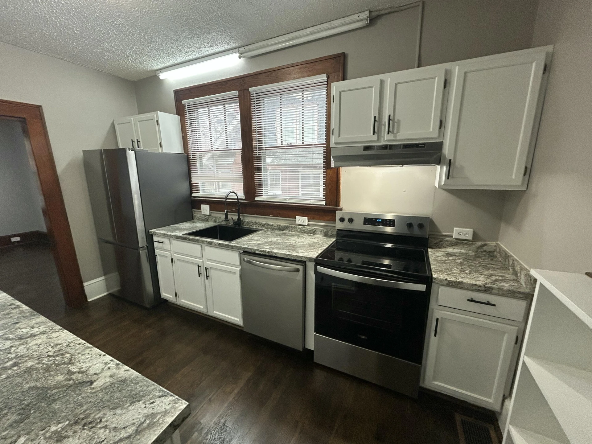315 Washington AVE - Photo 3
