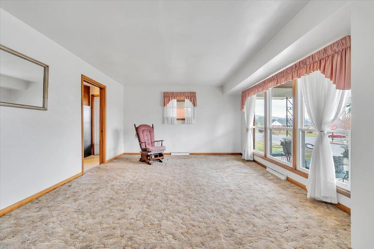 5156 Hazelridge RD - Photo 4