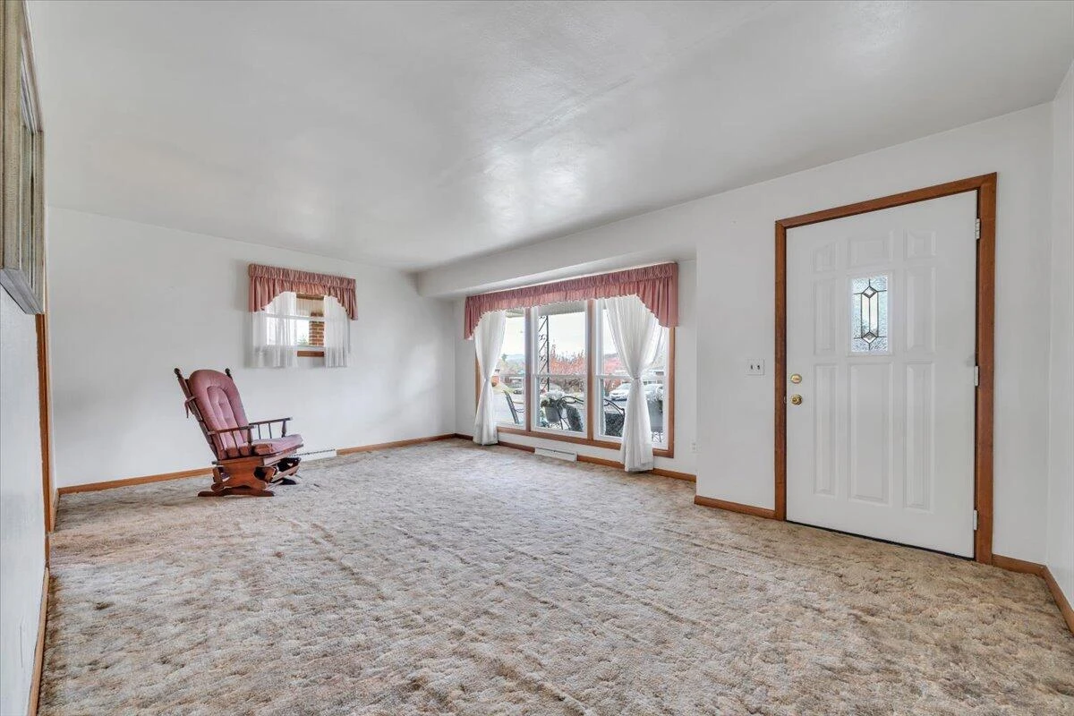 5156 Hazelridge RD - Photo 5