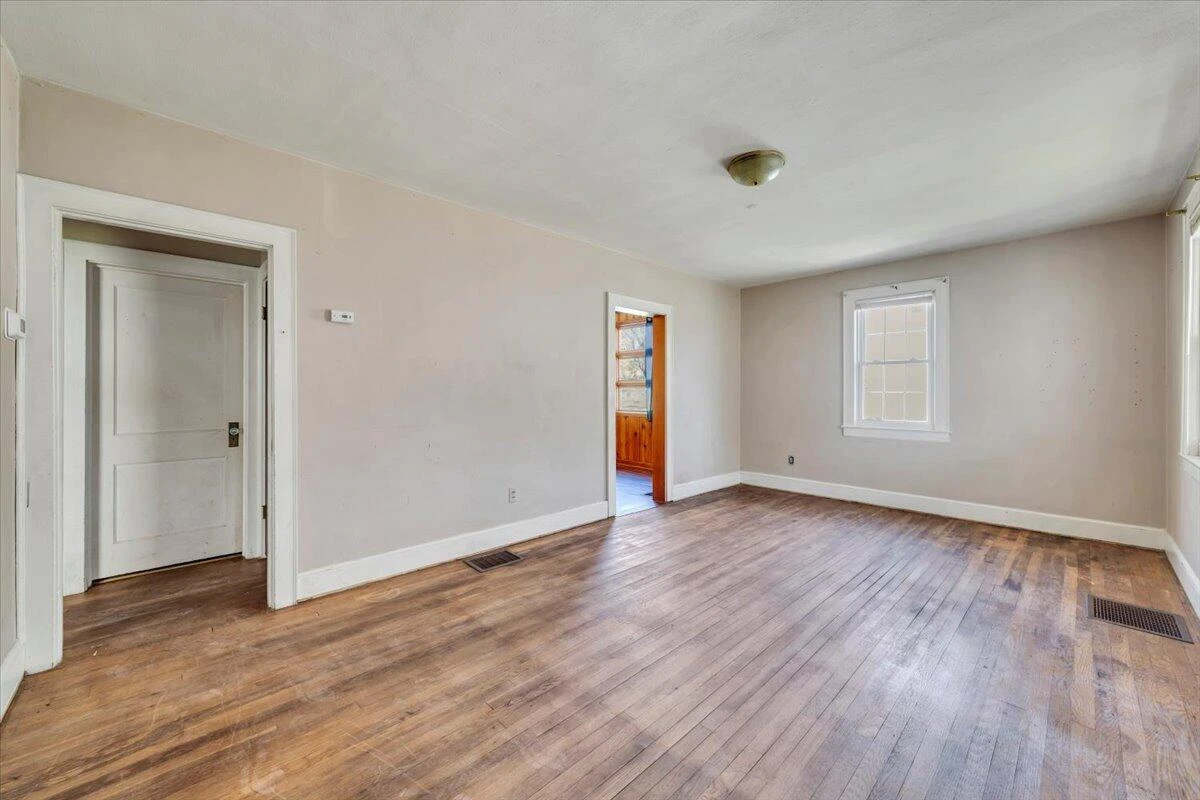 3120 Plantation RD - Photo 5