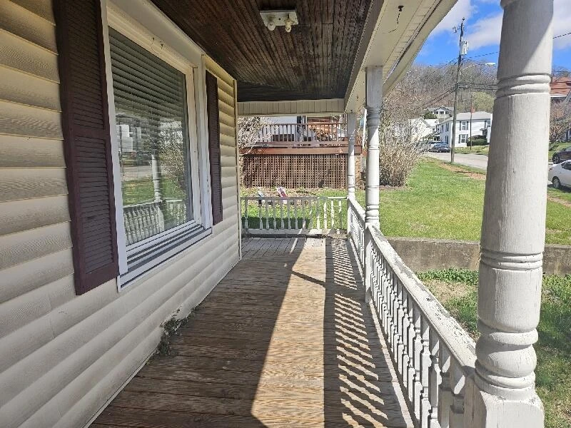 314 HAWTHORNE ST - Photo 2