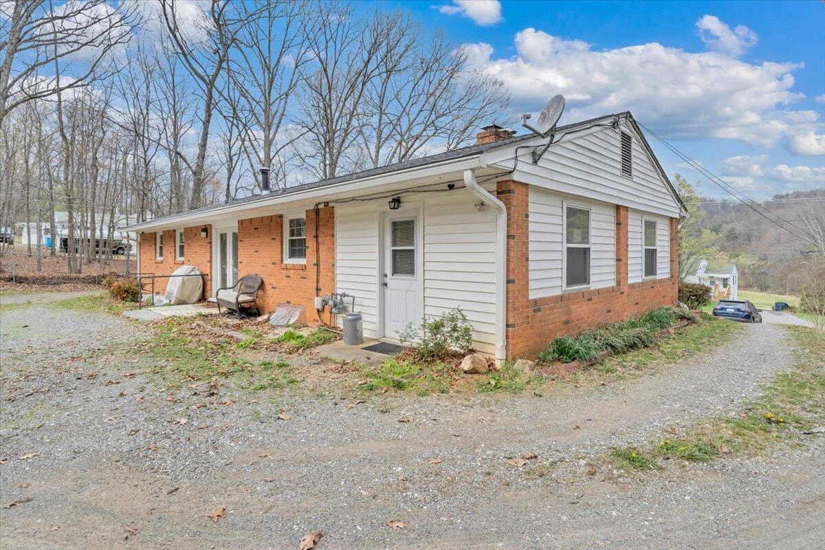 3988 Welcome Valley RD - Photo 33