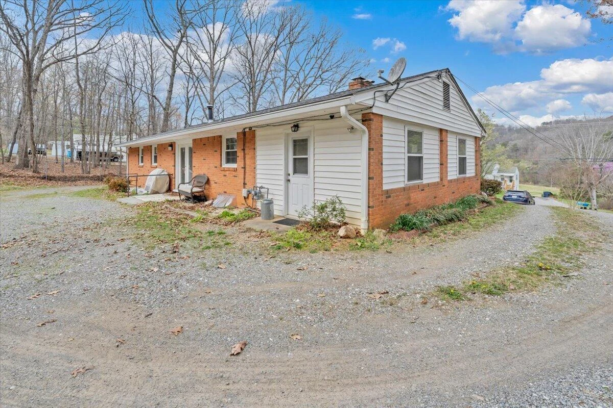 3988 Welcome Valley RD - Photo 34