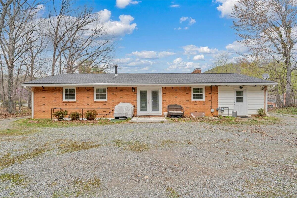 3988 Welcome Valley RD - Photo 35