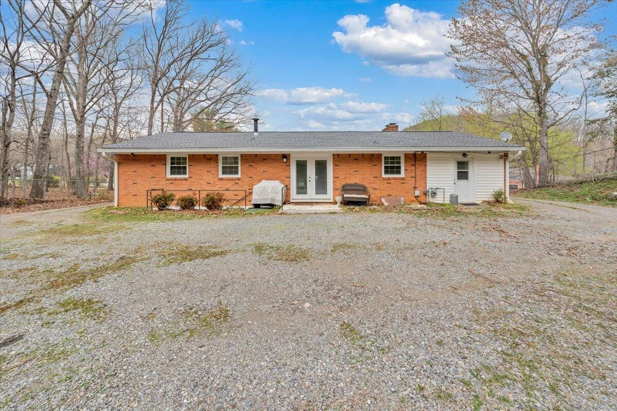 3988 Welcome Valley RD - Photo 36