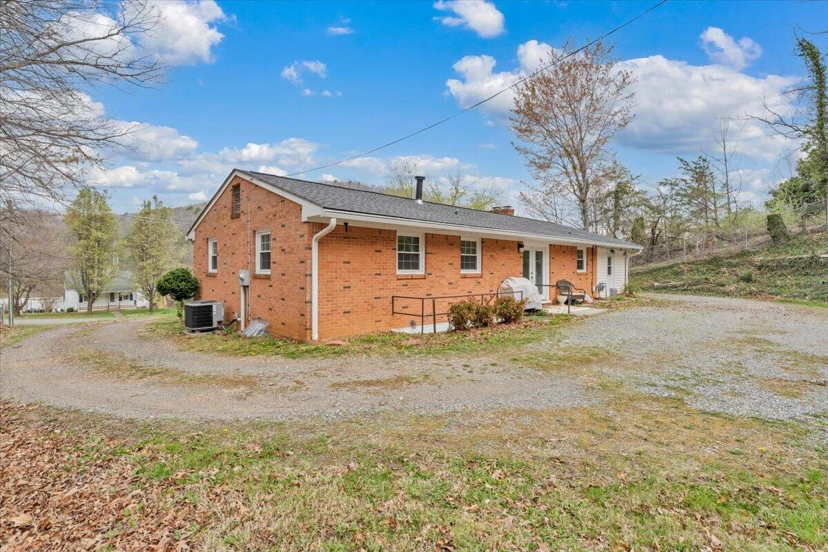 3988 Welcome Valley RD - Photo 37