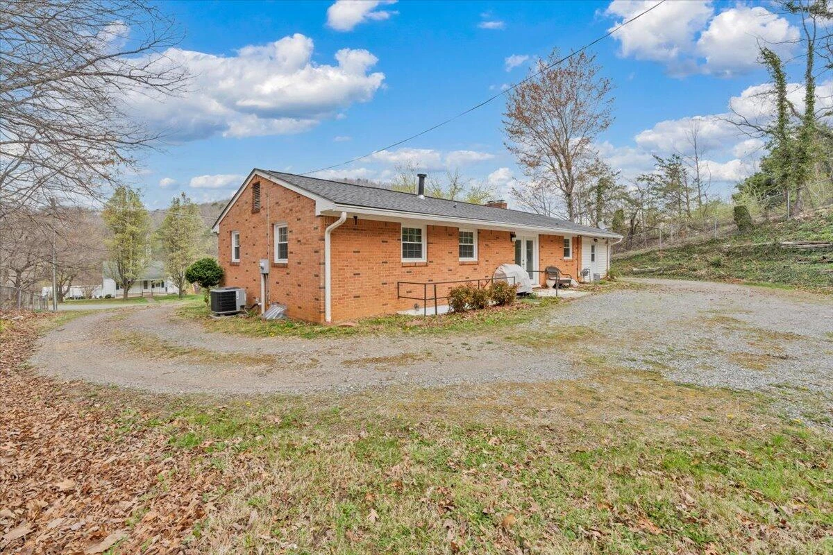 3988 Welcome Valley RD - Photo 38