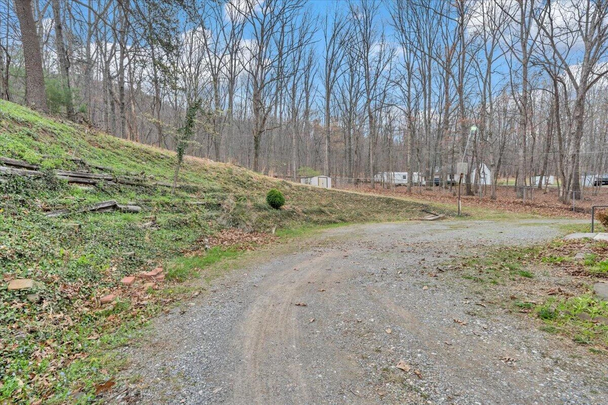 3988 Welcome Valley RD - Photo 39