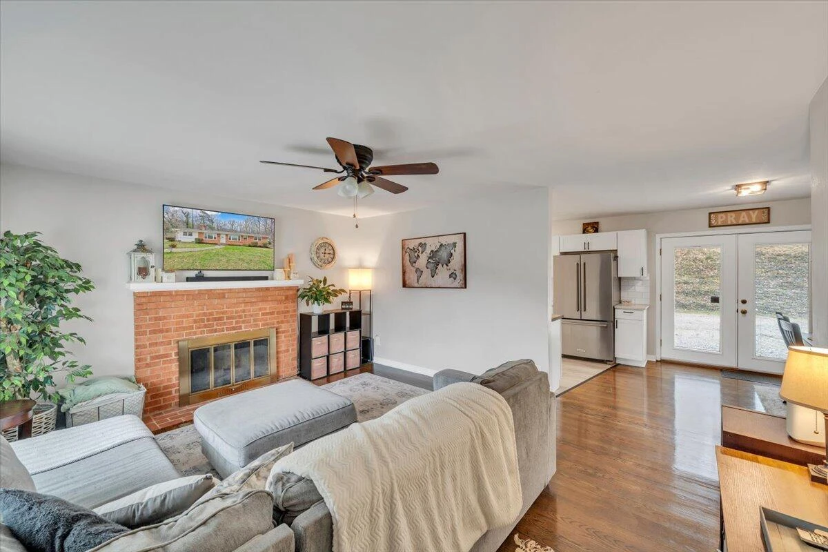 3988 Welcome Valley RD - Photo 4