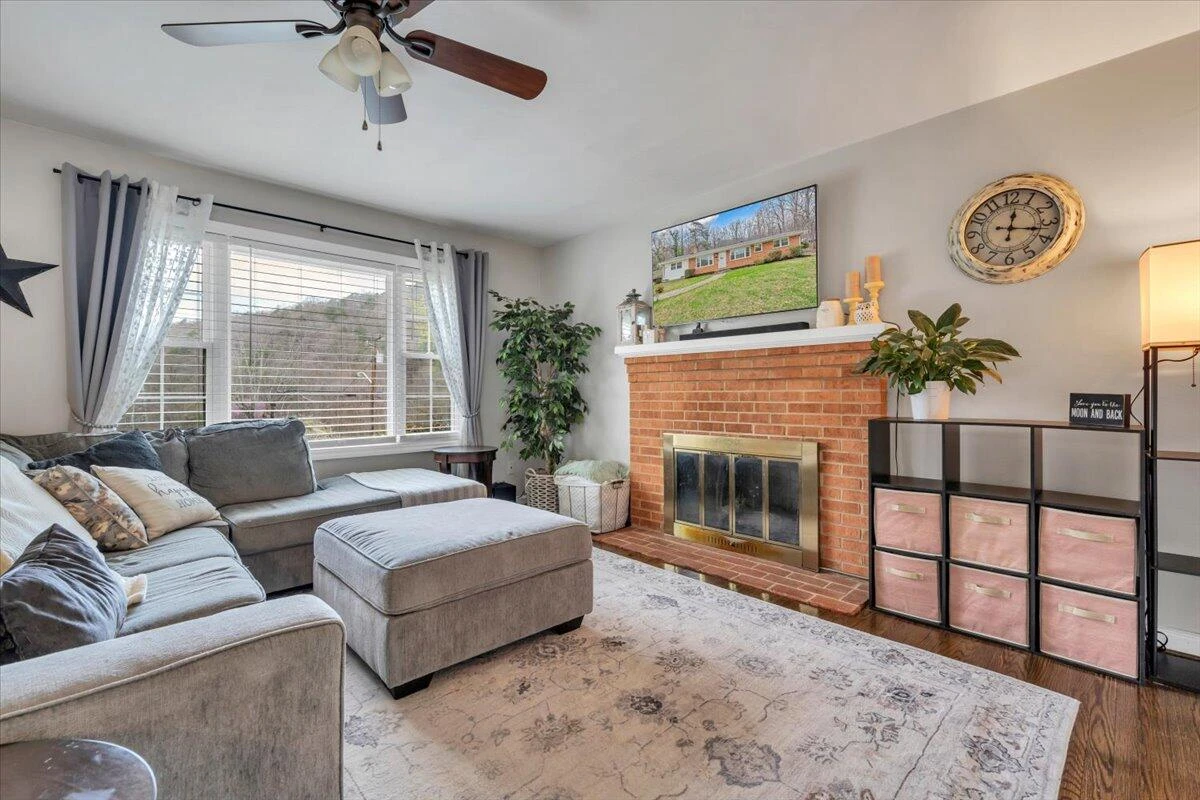 3988 Welcome Valley RD - Photo 6