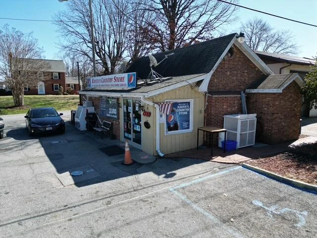 2031 Main ST - Photo 2