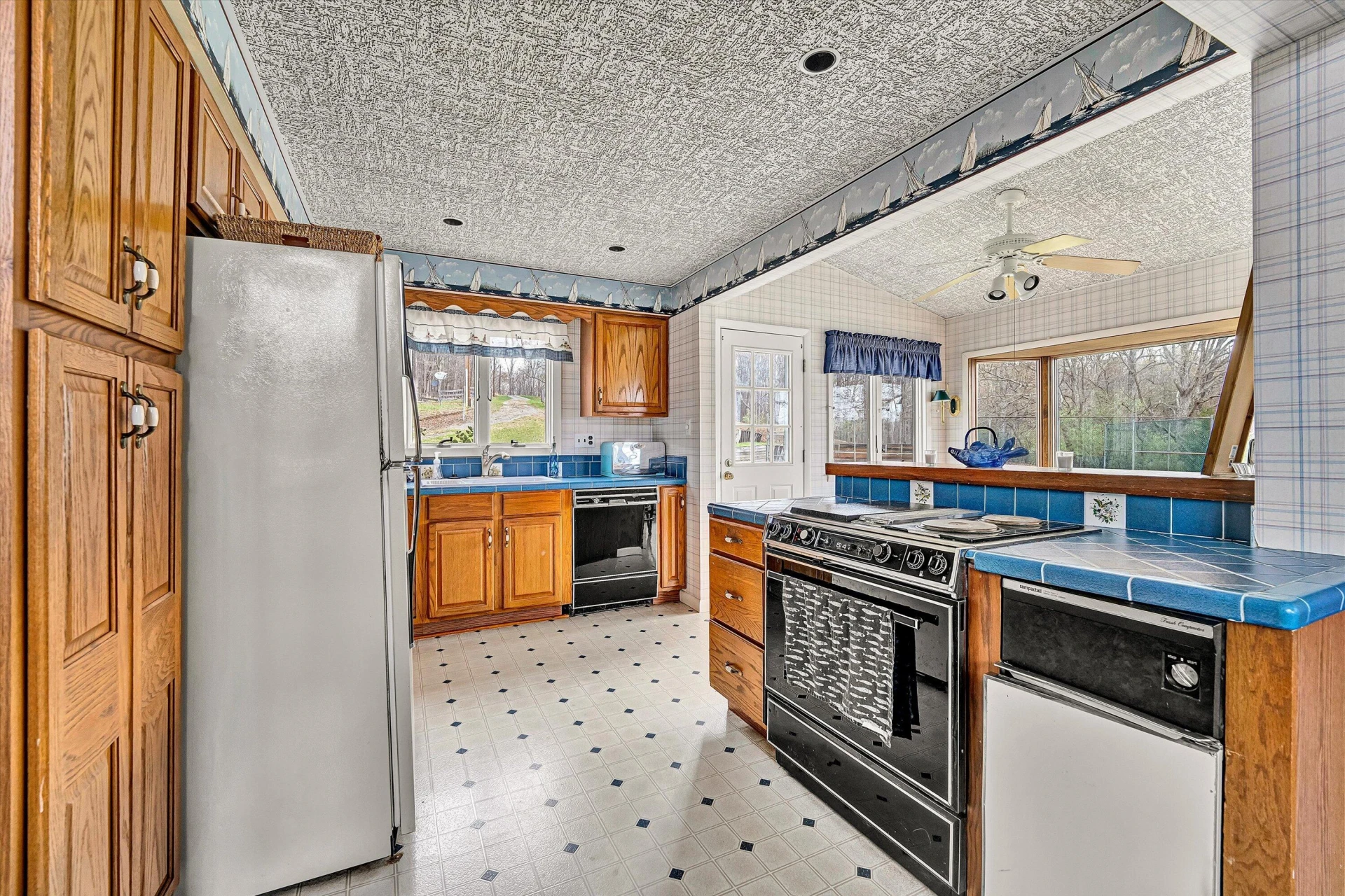1154 Acorn DR - Photo 15