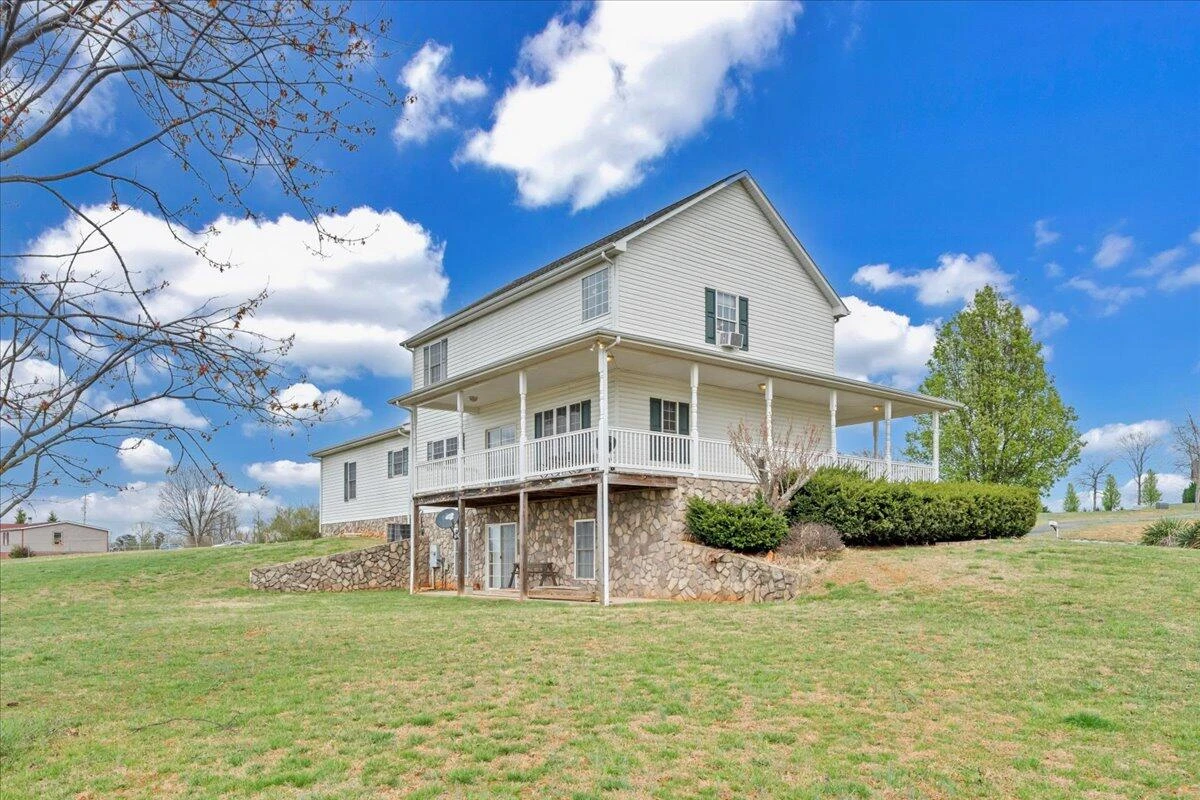1064 Savanna Hills DR - Photo 3