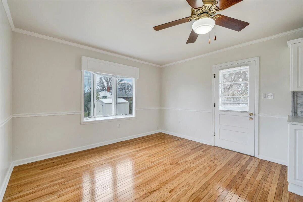 106 Hurst AVE - Photo 11