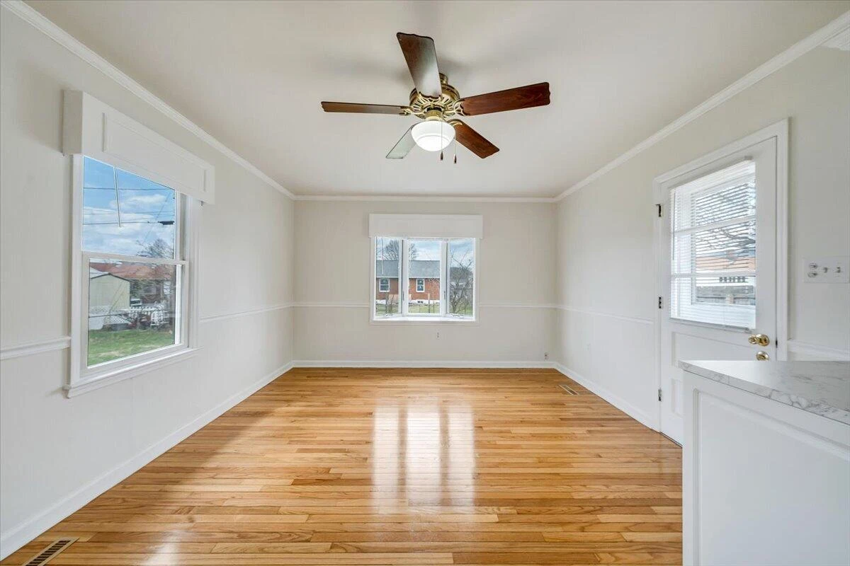 106 Hurst AVE - Photo 12