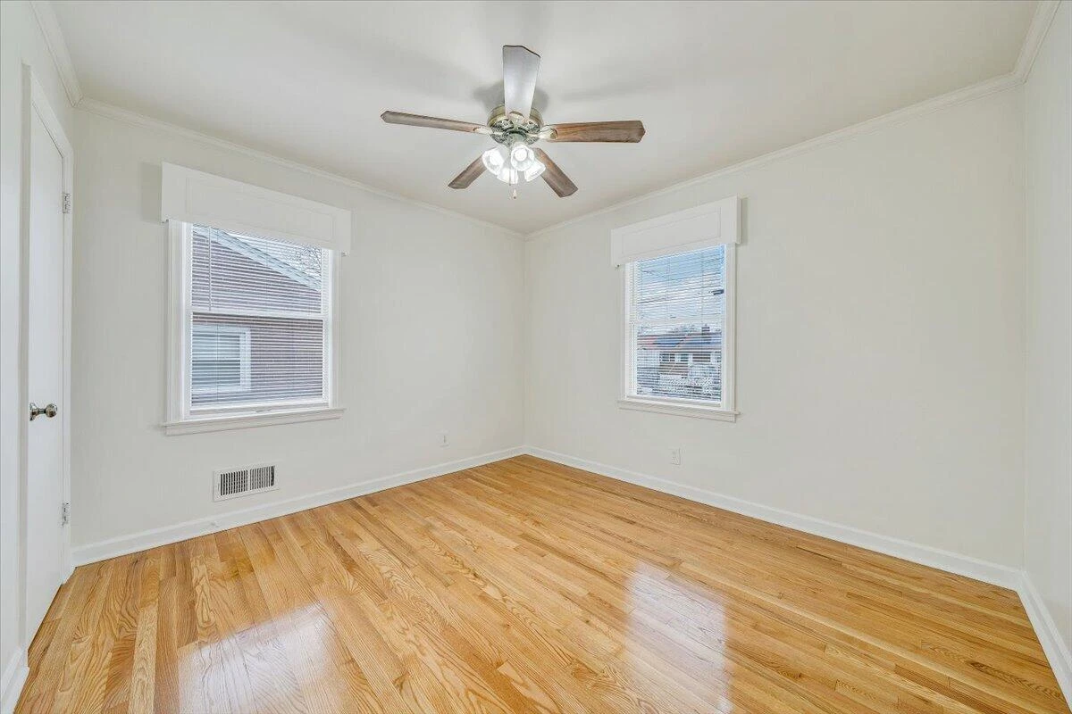 106 Hurst AVE - Photo 16