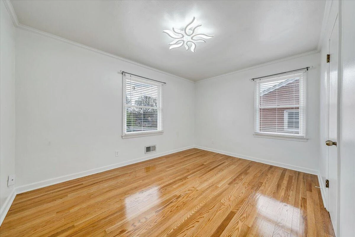 106 Hurst AVE - Photo 17