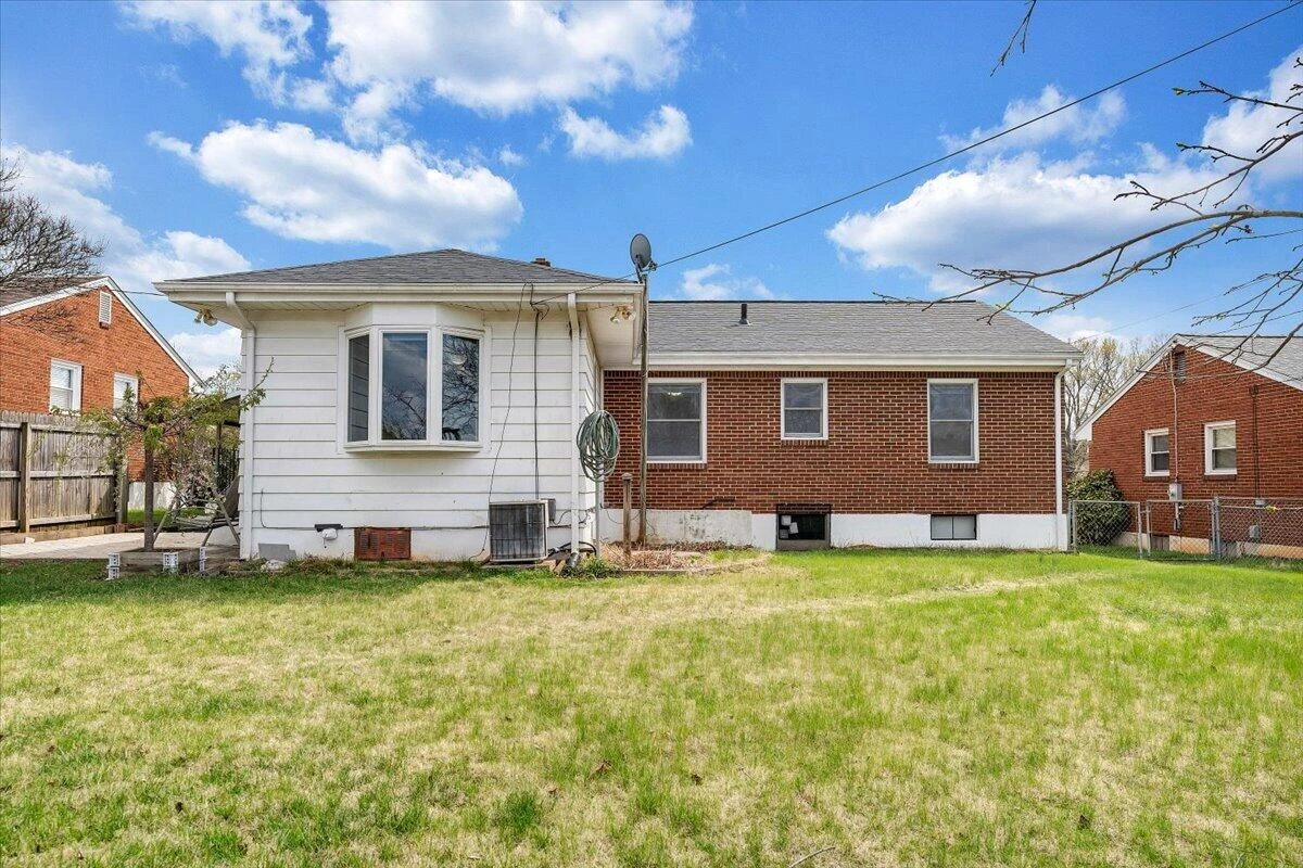 106 Hurst AVE - Photo 27
