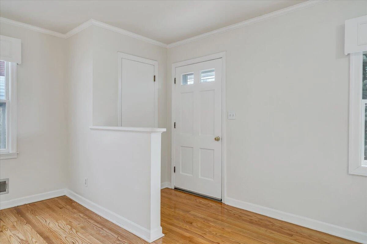 106 Hurst AVE - Photo 3