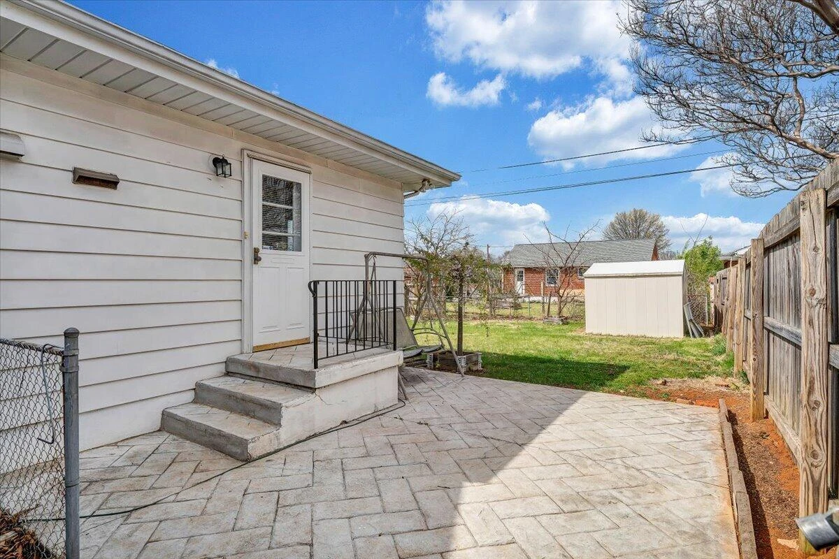 106 Hurst AVE - Photo 31