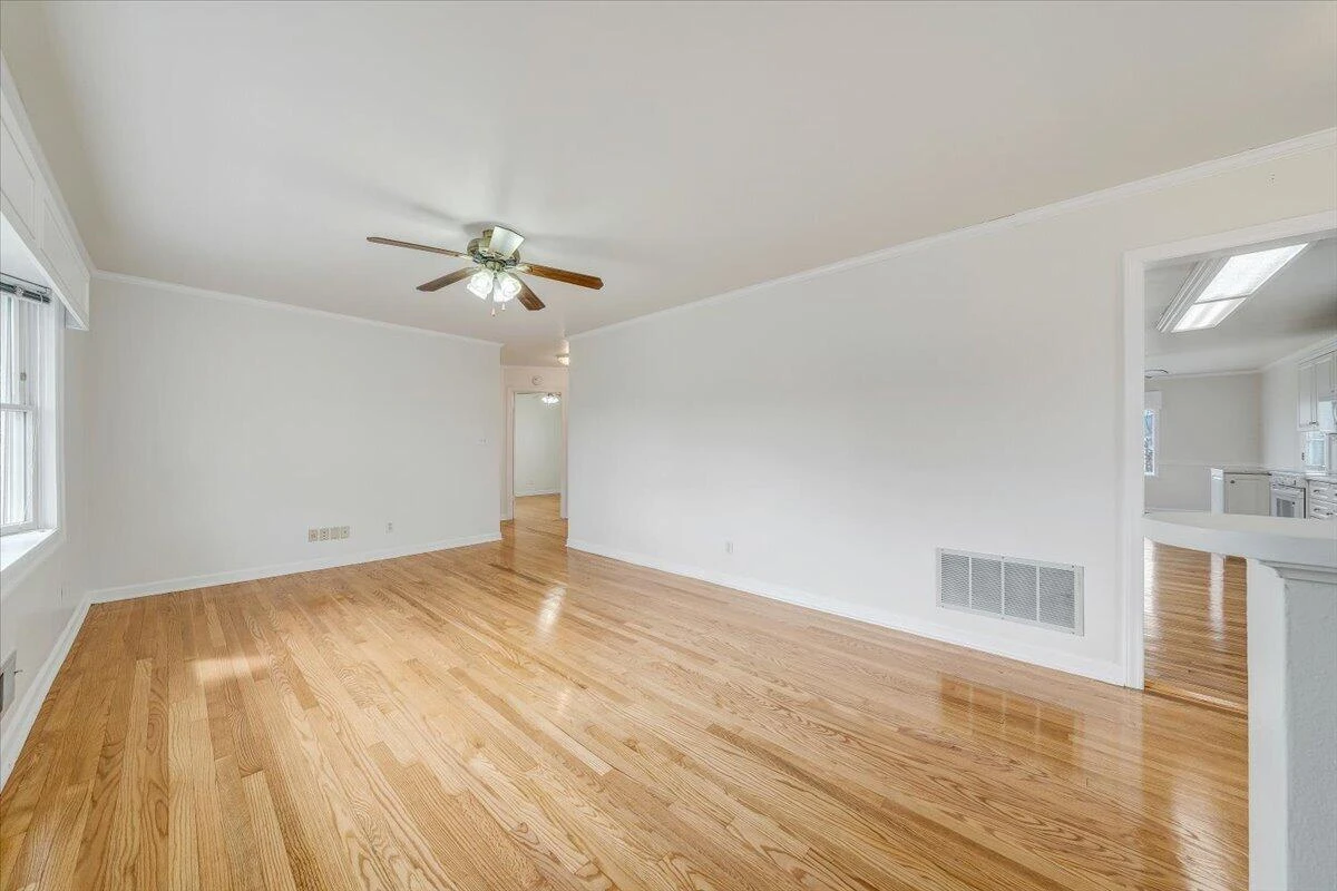 106 Hurst AVE - Photo 4