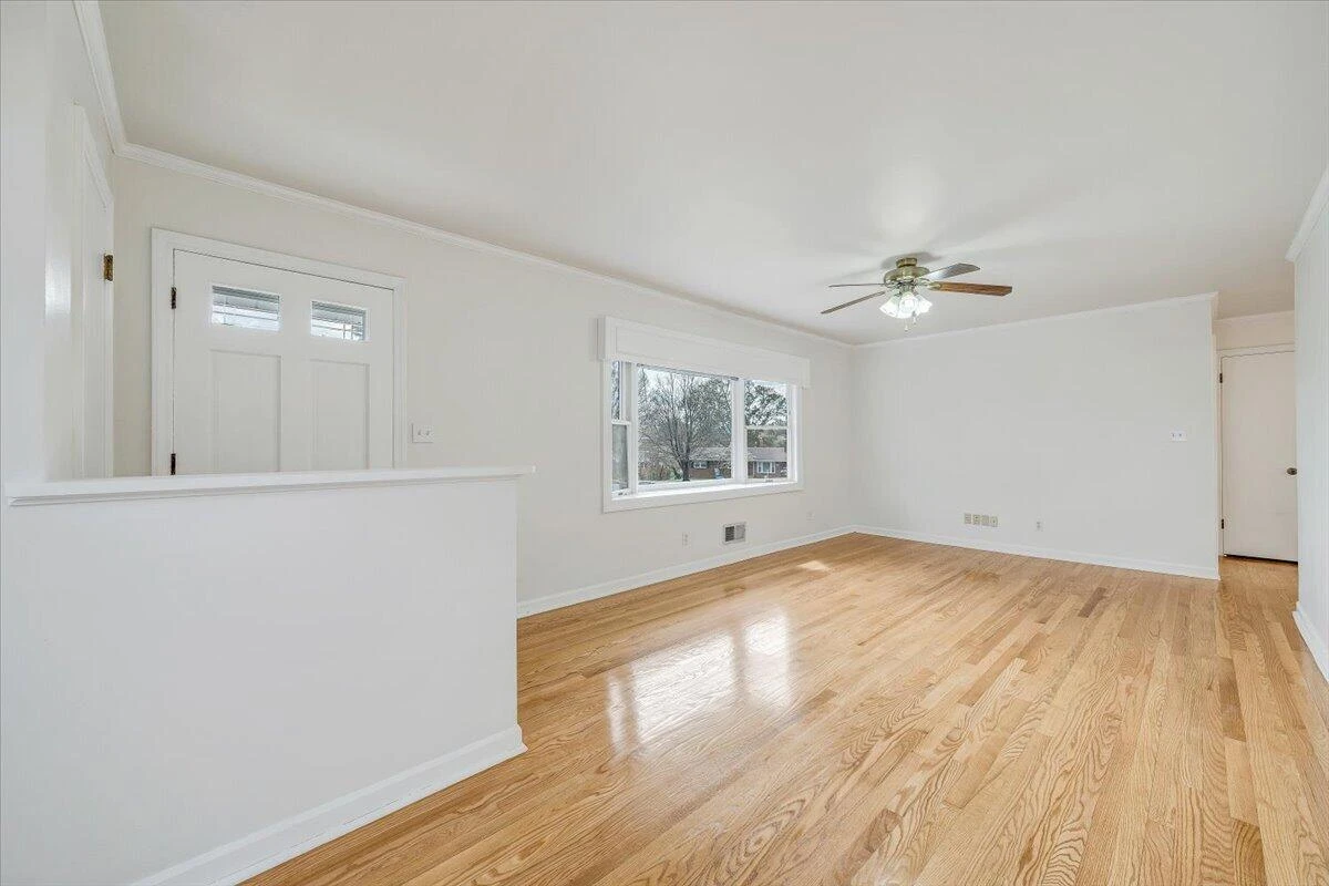106 Hurst AVE - Photo 5
