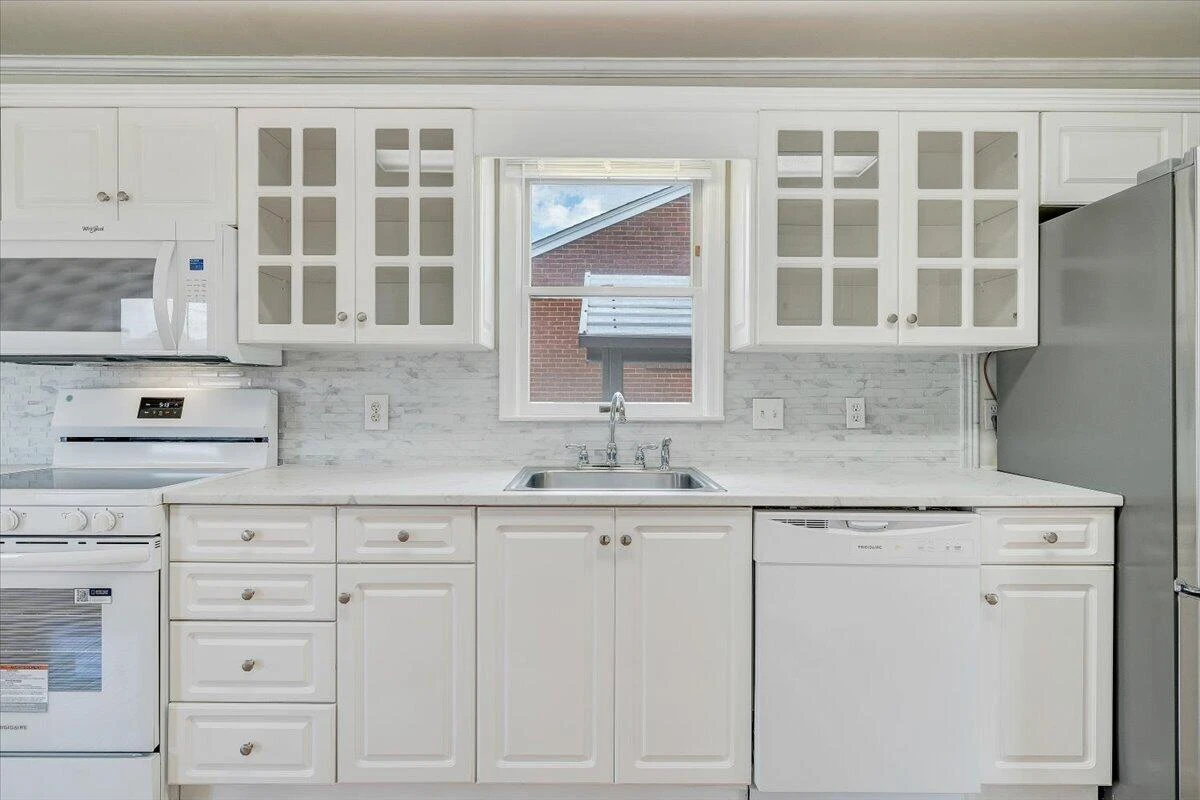 106 Hurst AVE - Photo 6