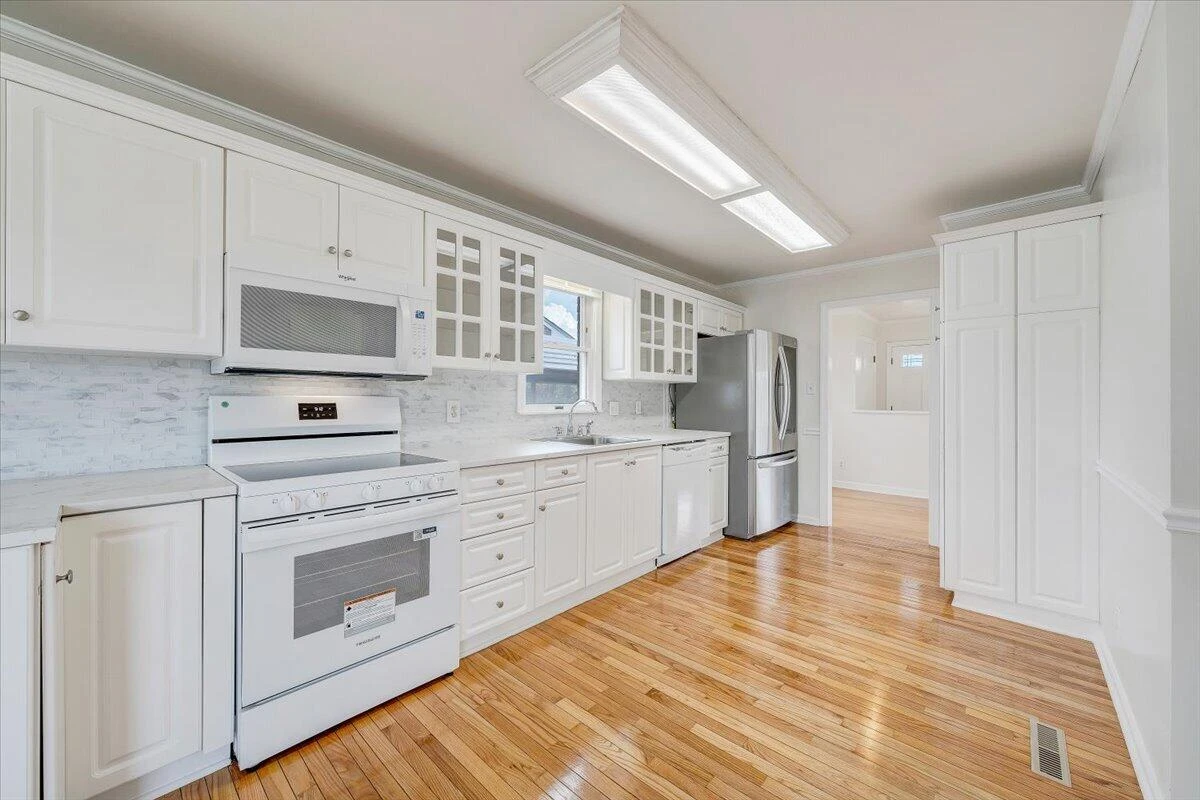 106 Hurst AVE - Photo 7