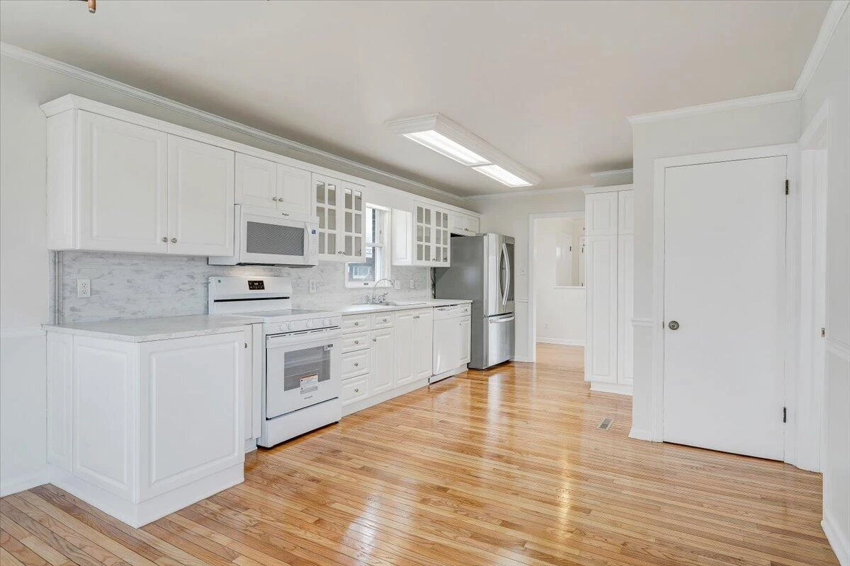 106 Hurst AVE - Photo 8