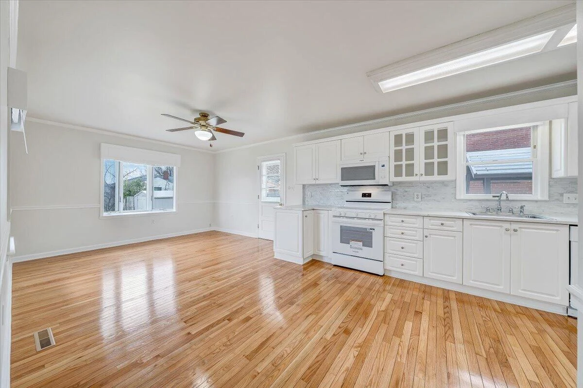 106 Hurst AVE - Photo 9