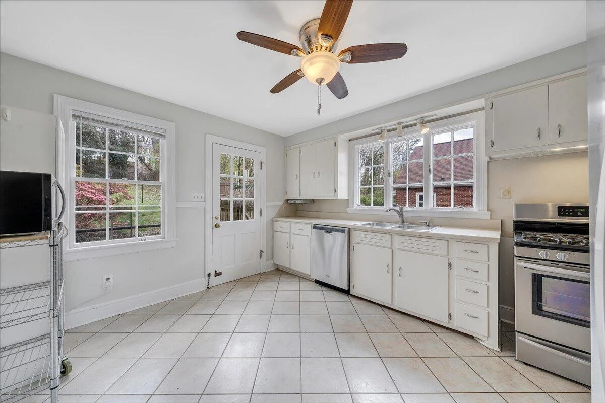 2522 Livingston RD - Photo 8