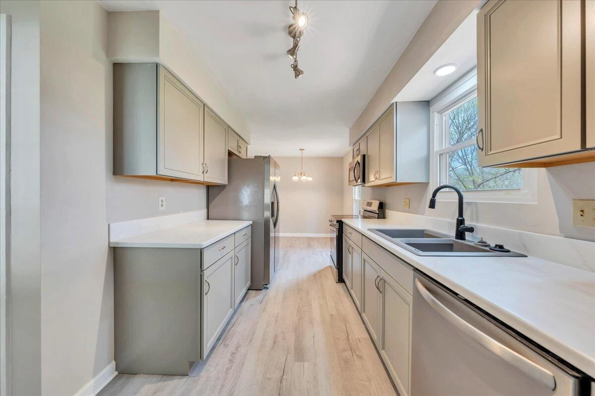 3440 Belle AVE - Photo 4