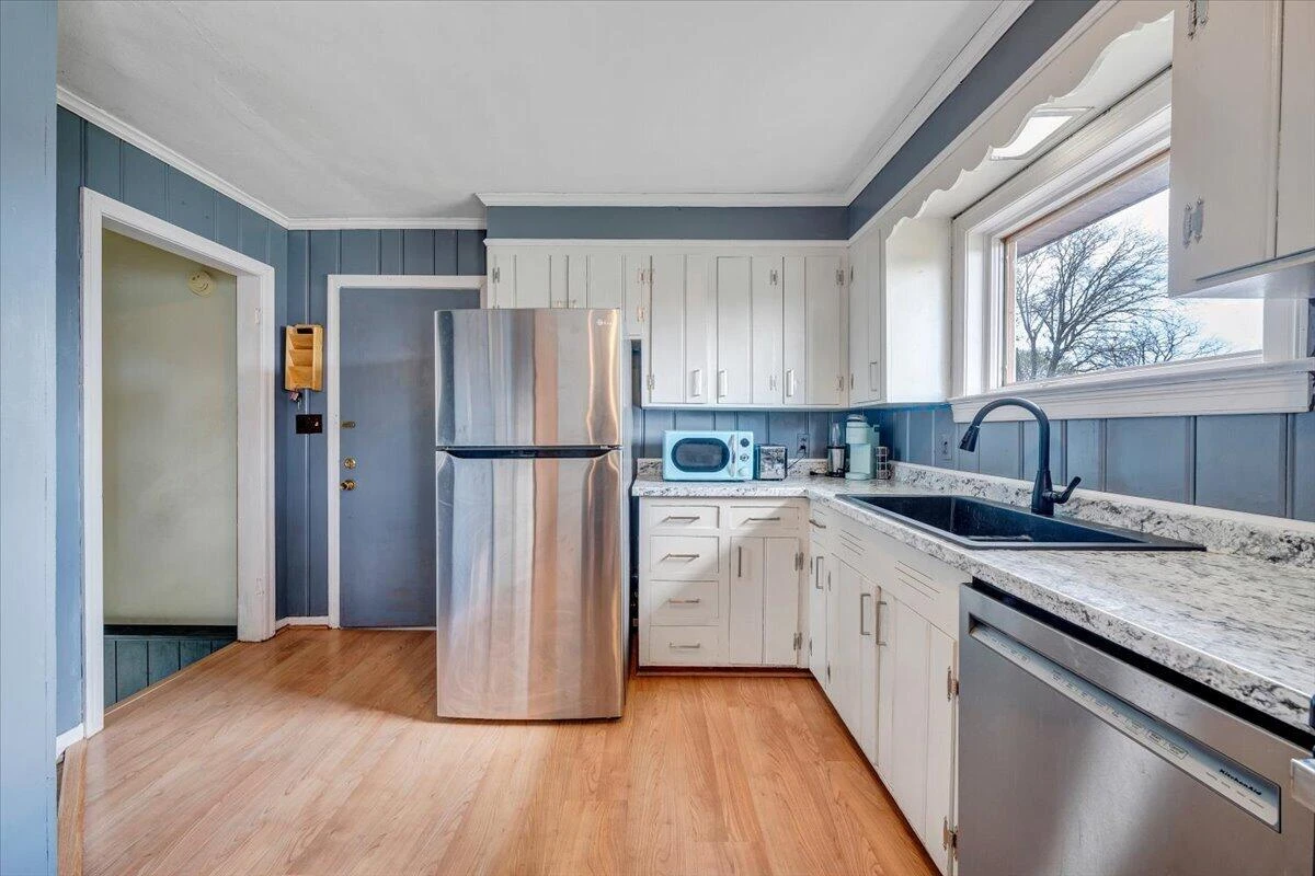 2753 Wilshire AVE - Photo 13