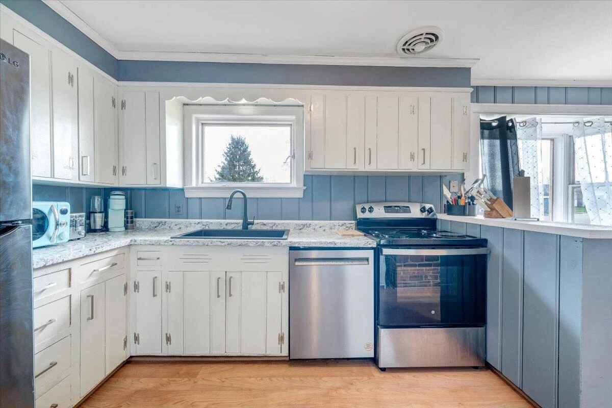 2753 Wilshire AVE - Photo 14