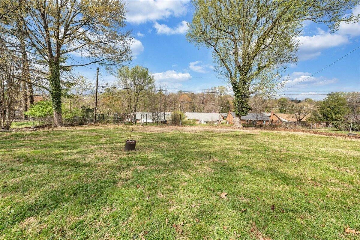 2753 Wilshire AVE - Photo 53