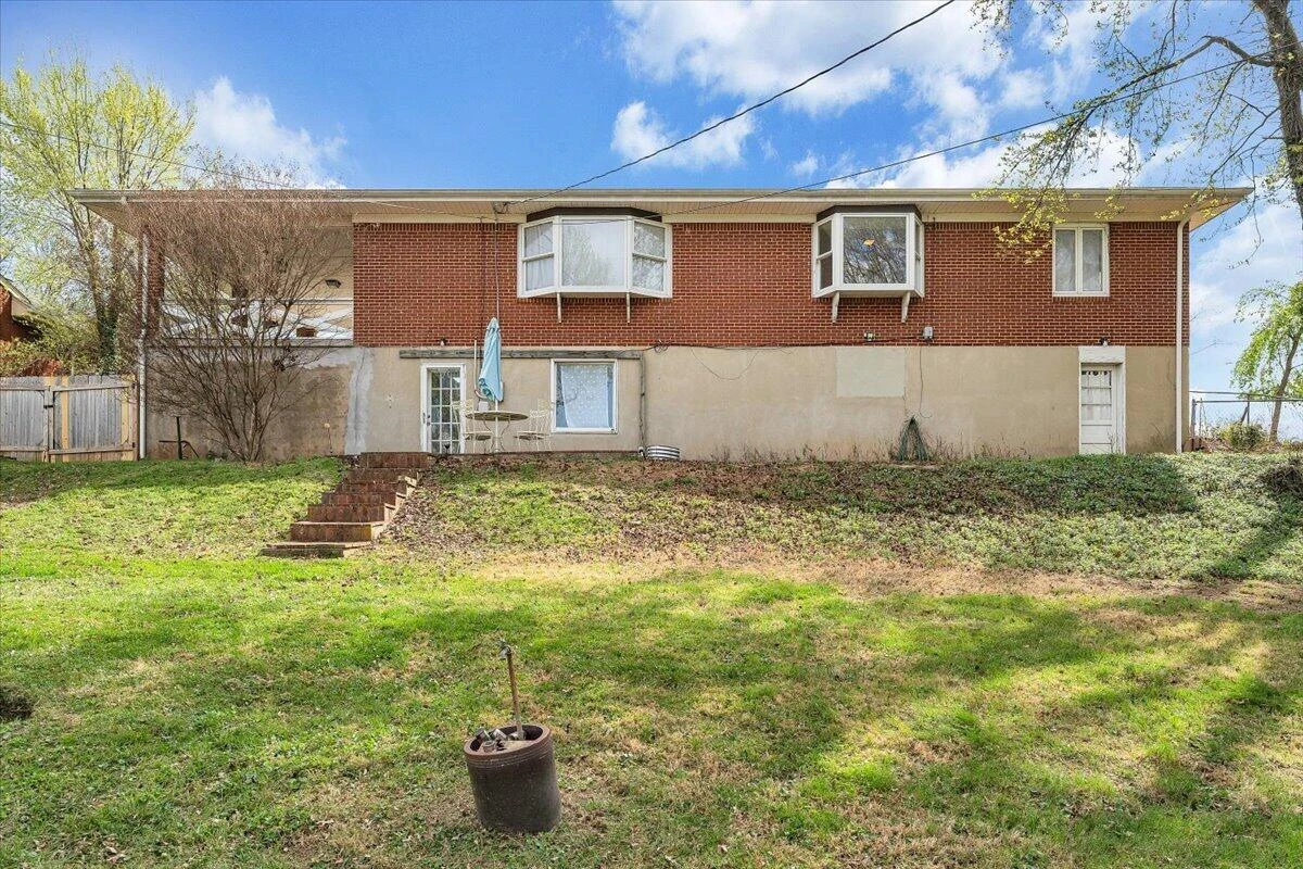 2753 Wilshire AVE - Photo 54