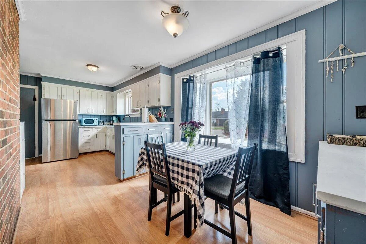 2753 Wilshire AVE - Photo 10