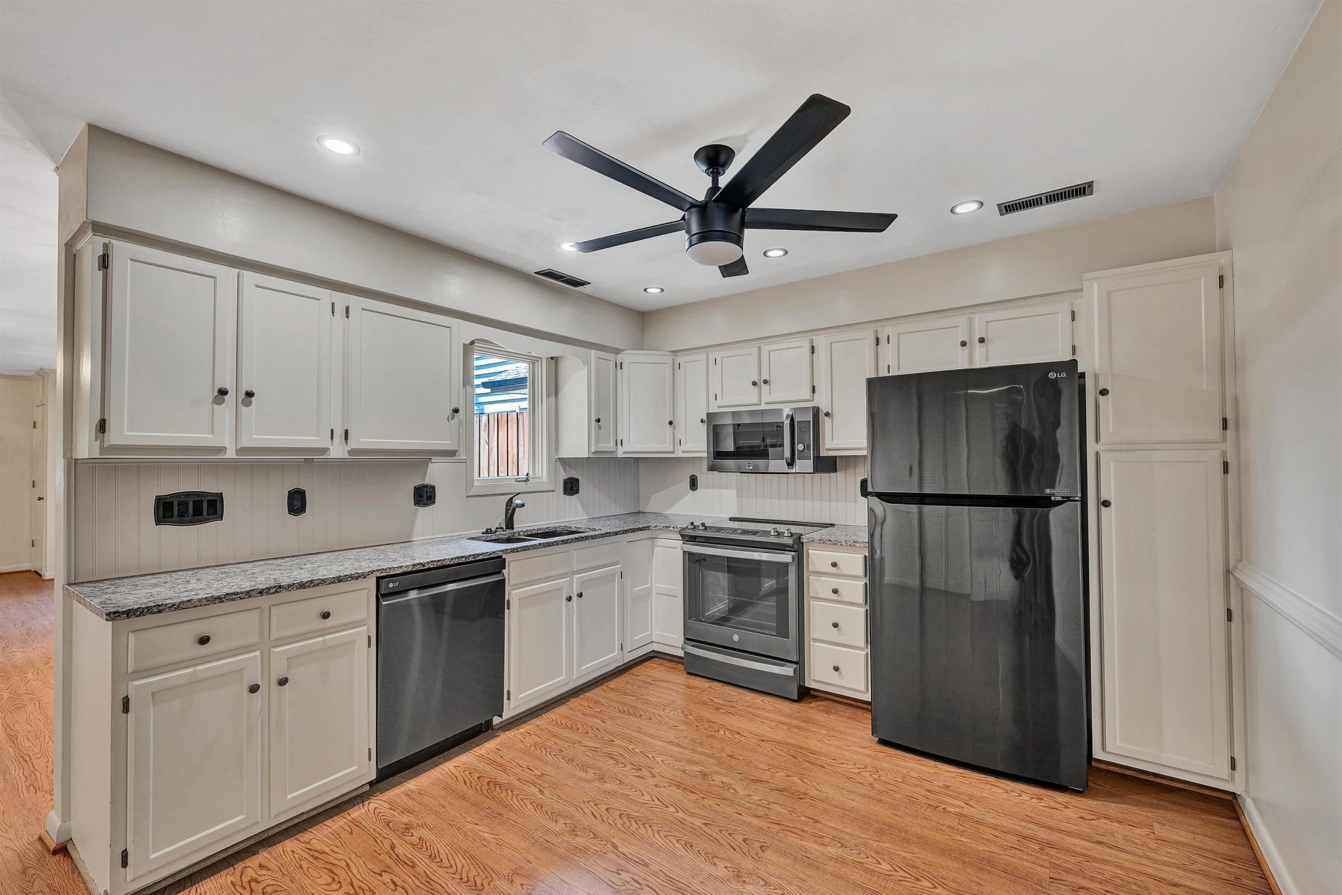 407 Windward DR SW - Photo 12
