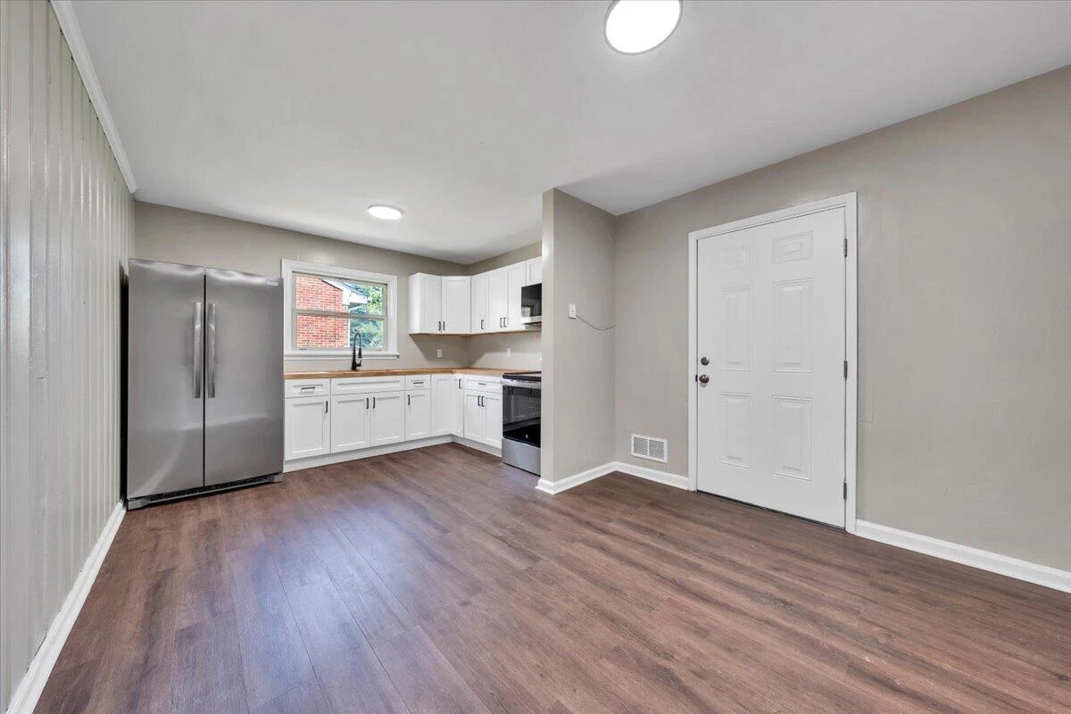 4417 Holmes ST - Photo 10