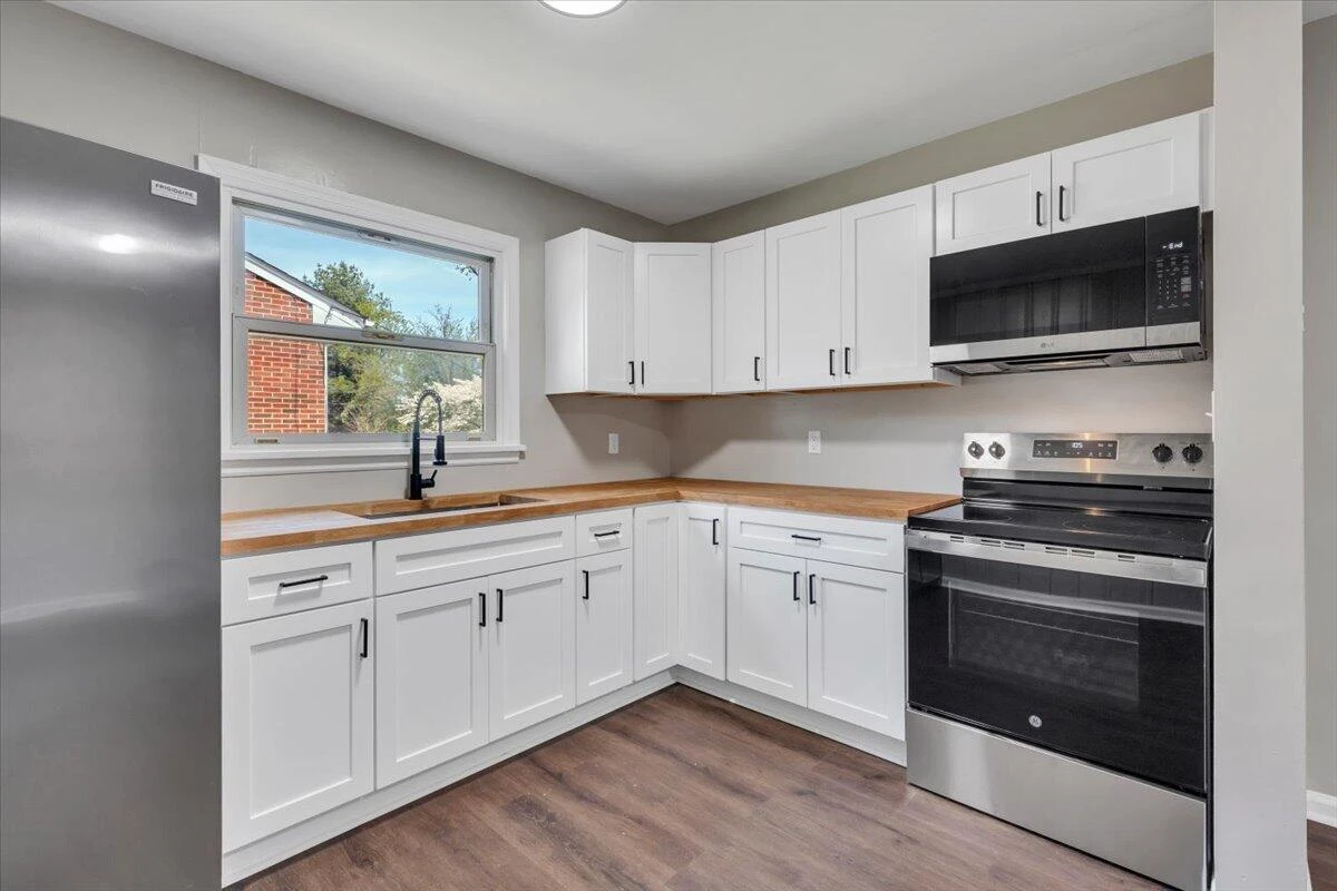 4417 Holmes ST - Photo 11