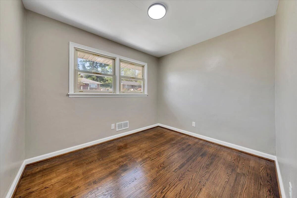 4417 Holmes ST - Photo 17
