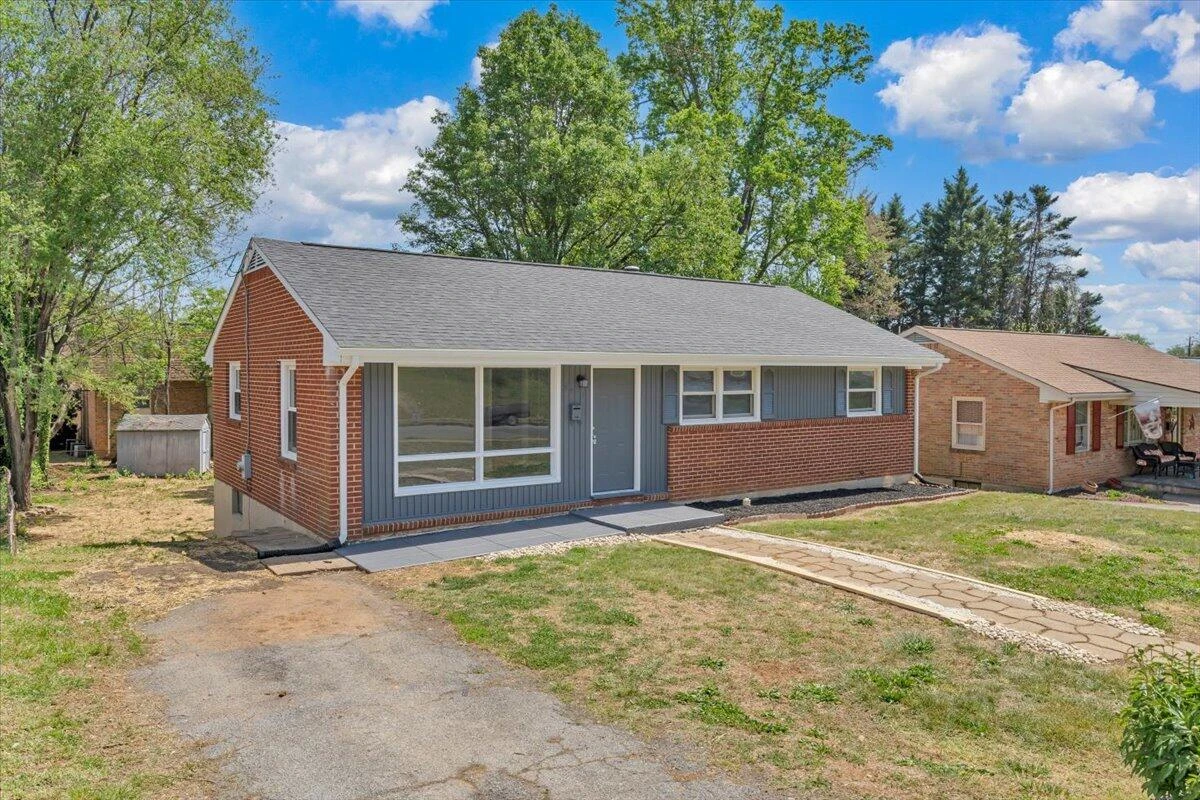 4417 Holmes ST - Photo 2