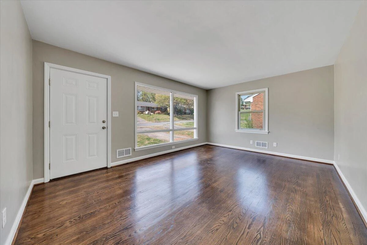 4417 Holmes ST - Photo 6