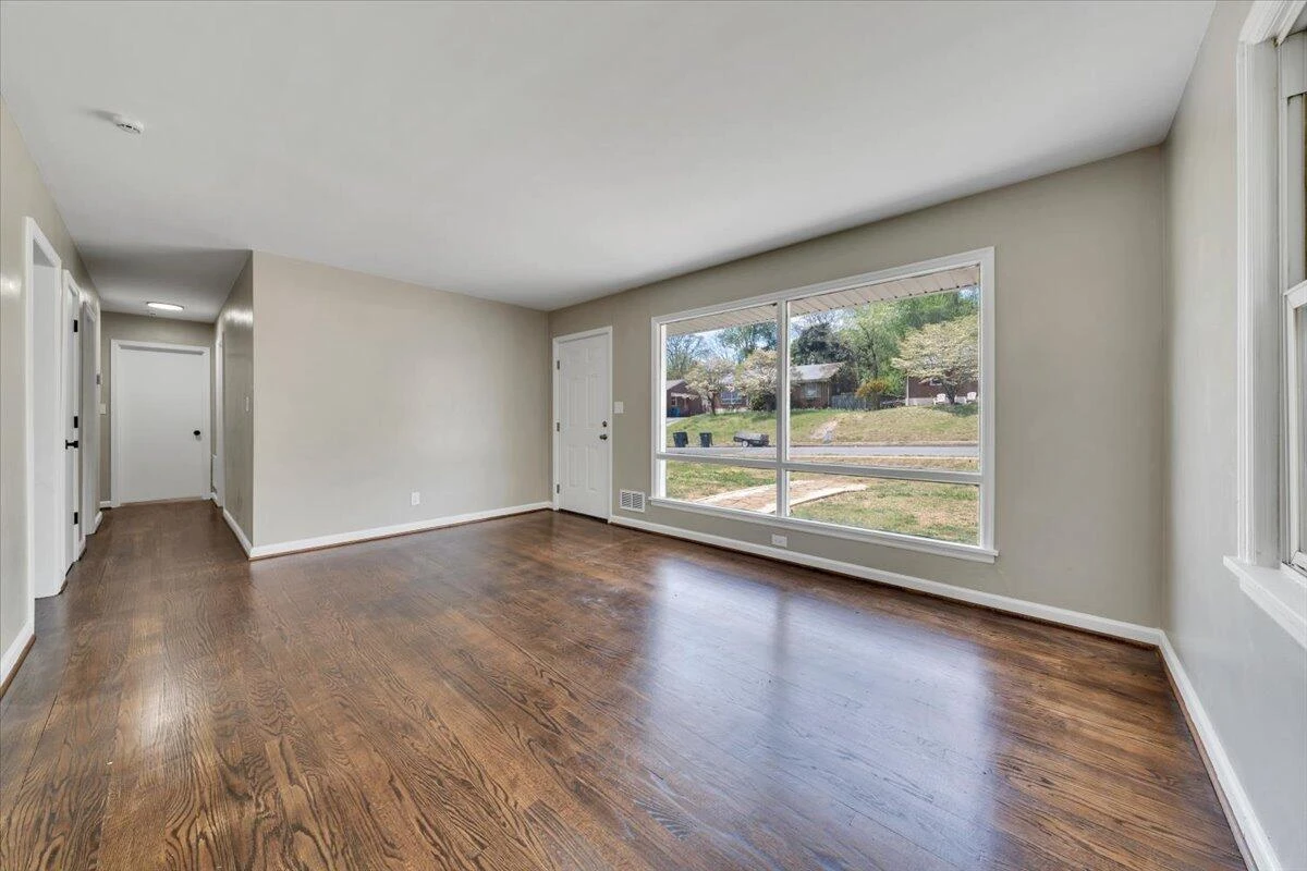 4417 Holmes ST - Photo 7
