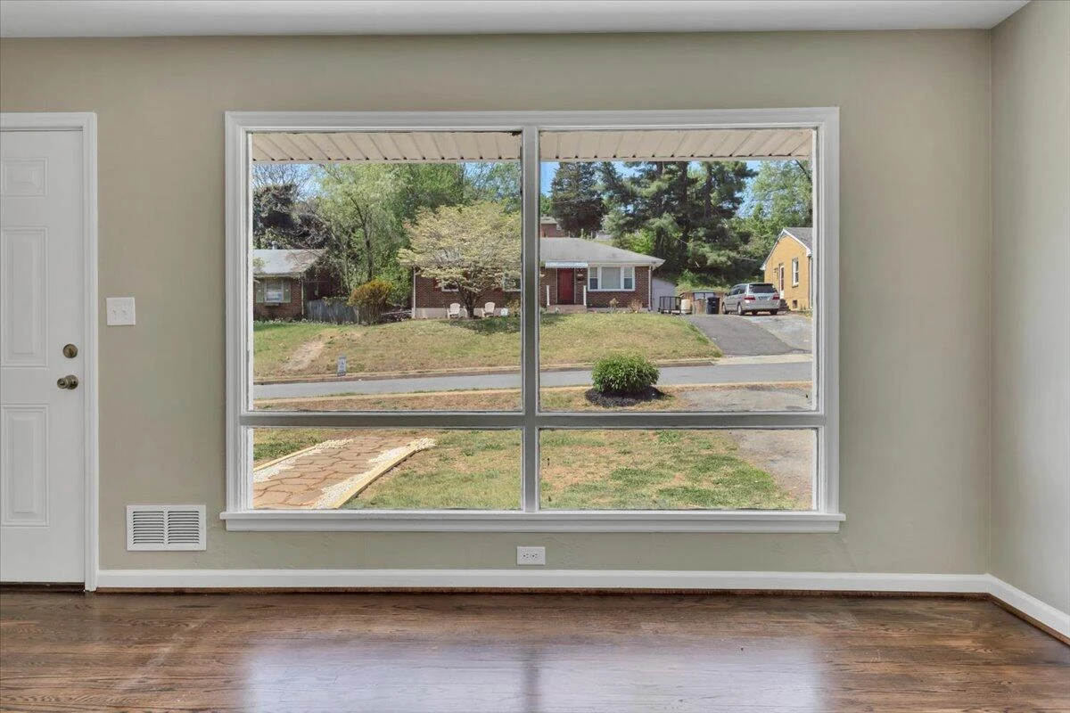 4417 Holmes ST - Photo 8