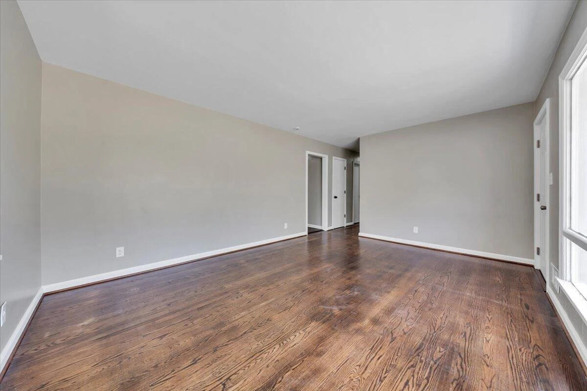 4417 Holmes ST - Photo 9