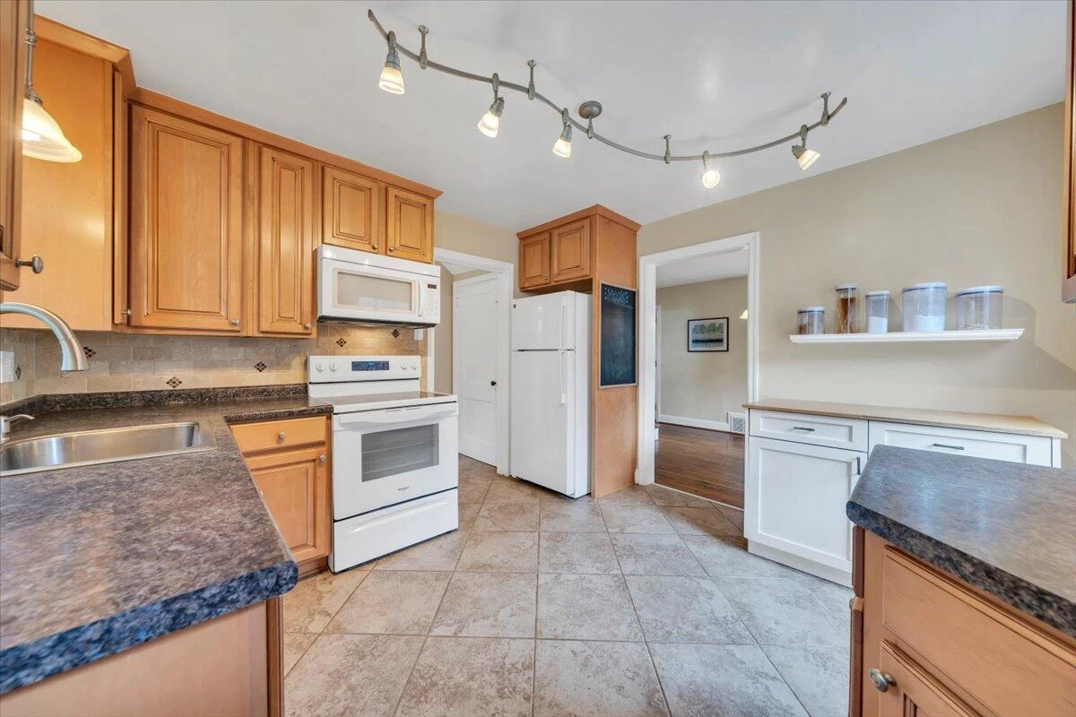 2316 Fairway DR - Photo 24