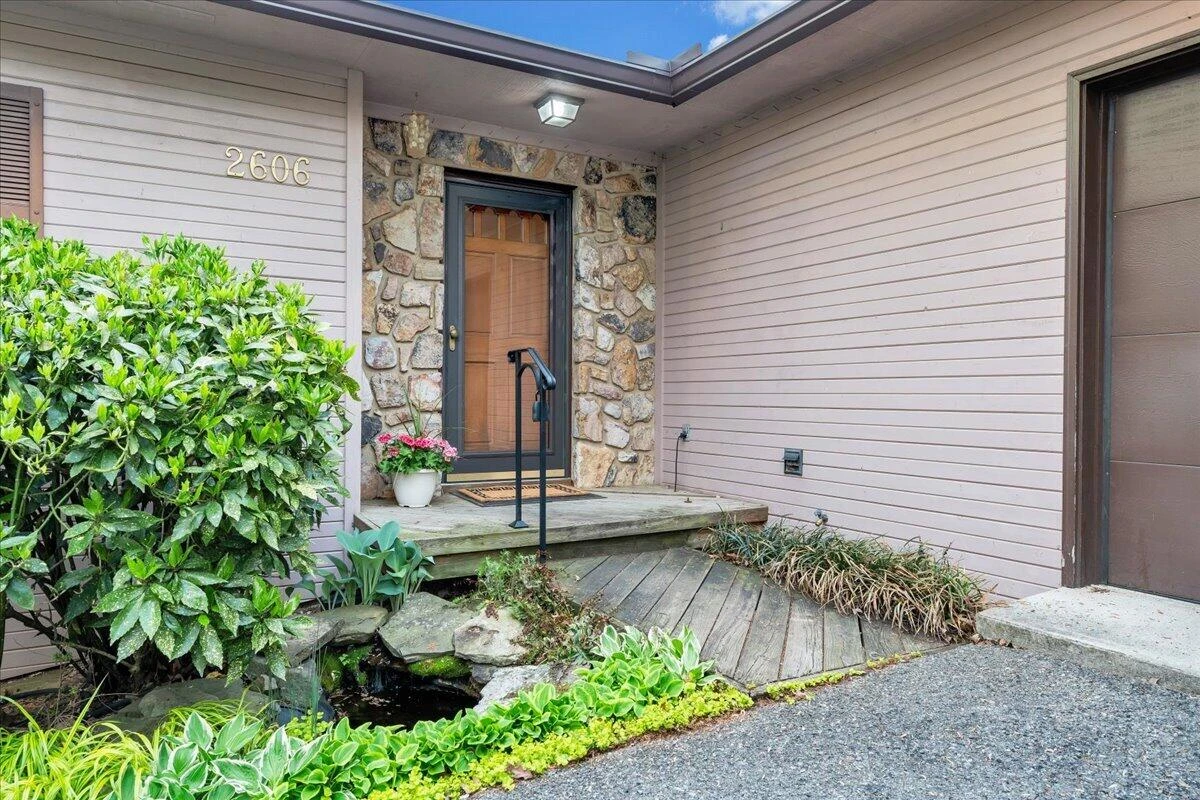 2606 Oak Hill LN - Photo 8
